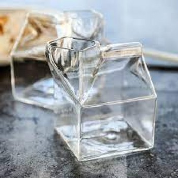 Склянка молочник із боросилікатного скла у формі пакета молока Milk Box, 250 мл - стильна прозора чашка для кави, молока, десертів
