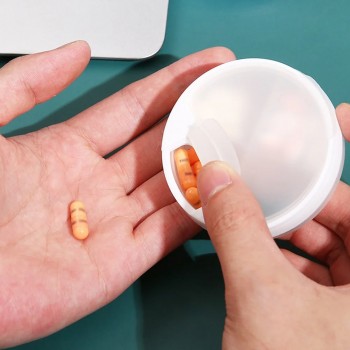 Круглая карманная таблетница Mini на 4 отделения, красная