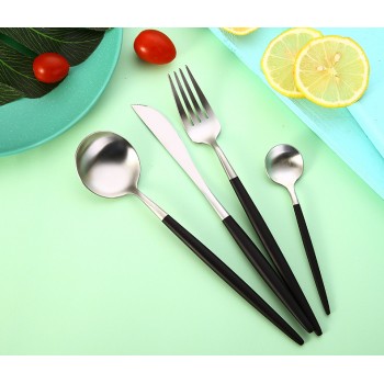 Набор столовых приборов в футляре, 2 ложки, вилка, нож, серебро и черный