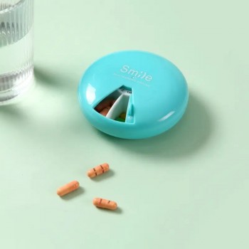 Кругла кишенькова таблетниця на 7 днів Smile Box, голуба