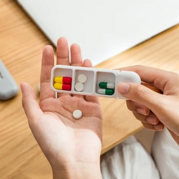 Карманная таблетница, мини органайзер на 3 ячейки Medicine, бежевый