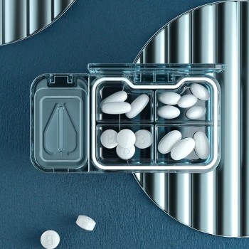 Плоская таблетница 2в1 с разделителем, органайзер для таблеток на 4 секции WoW, голубой