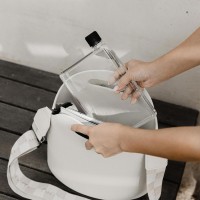 Плоска пляшка для води А4 Memo 750 мл - вузька багаторазова пляшка-блокнот з чорною кришкою